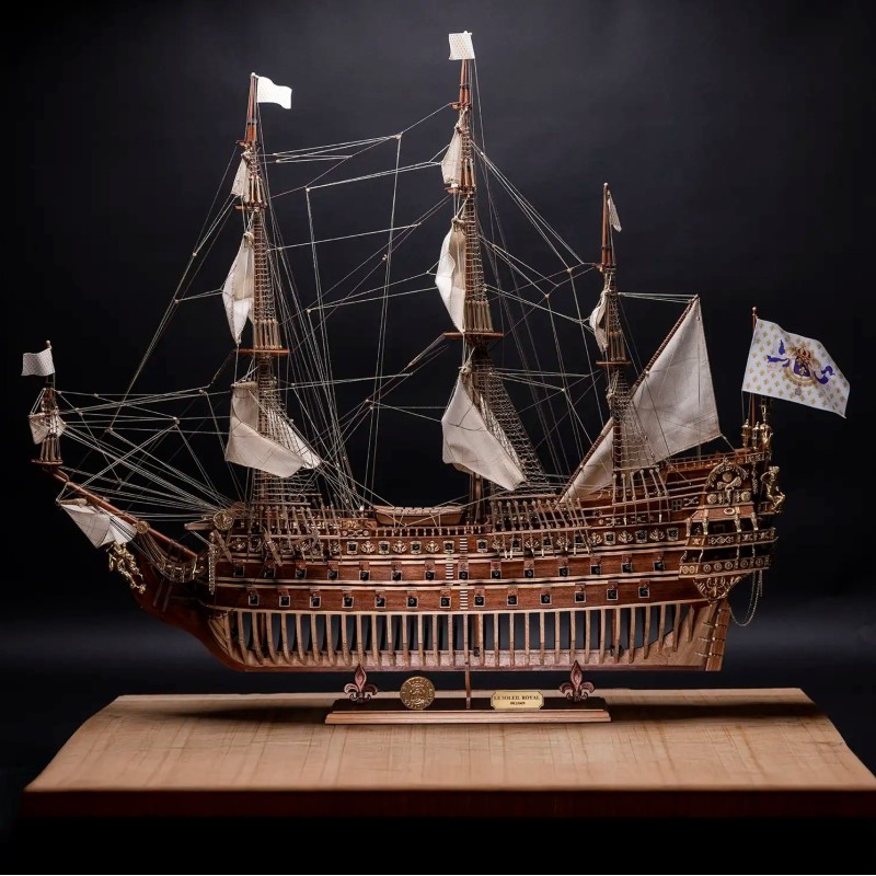 BUQUE DE LINEA SOLEIl ROYAL -Escala 1/70- BUQUE DE LINEA SOLEIl ROYAL -Escala 1/70-